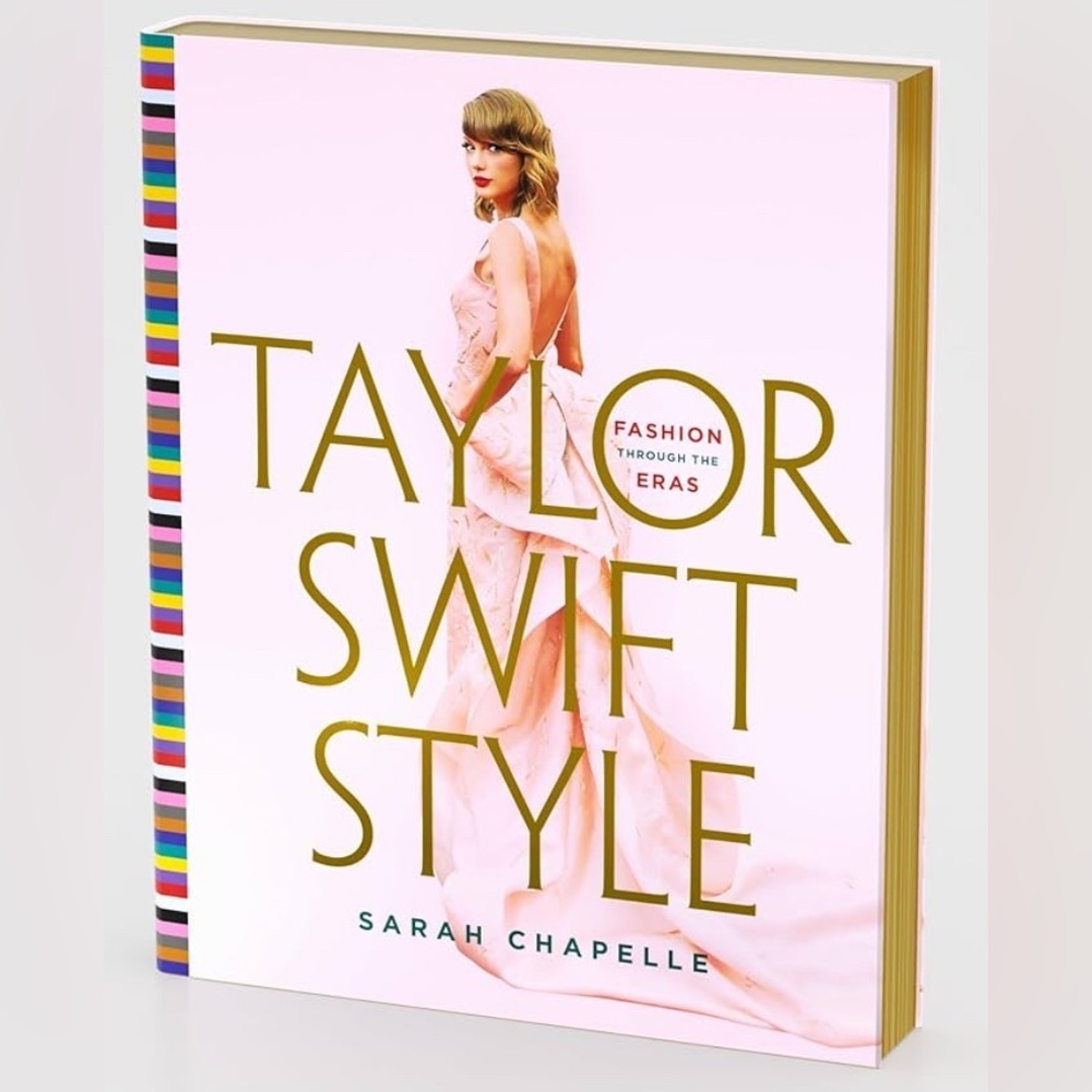 Taylor Swift Style Book by Sarah Chapelle